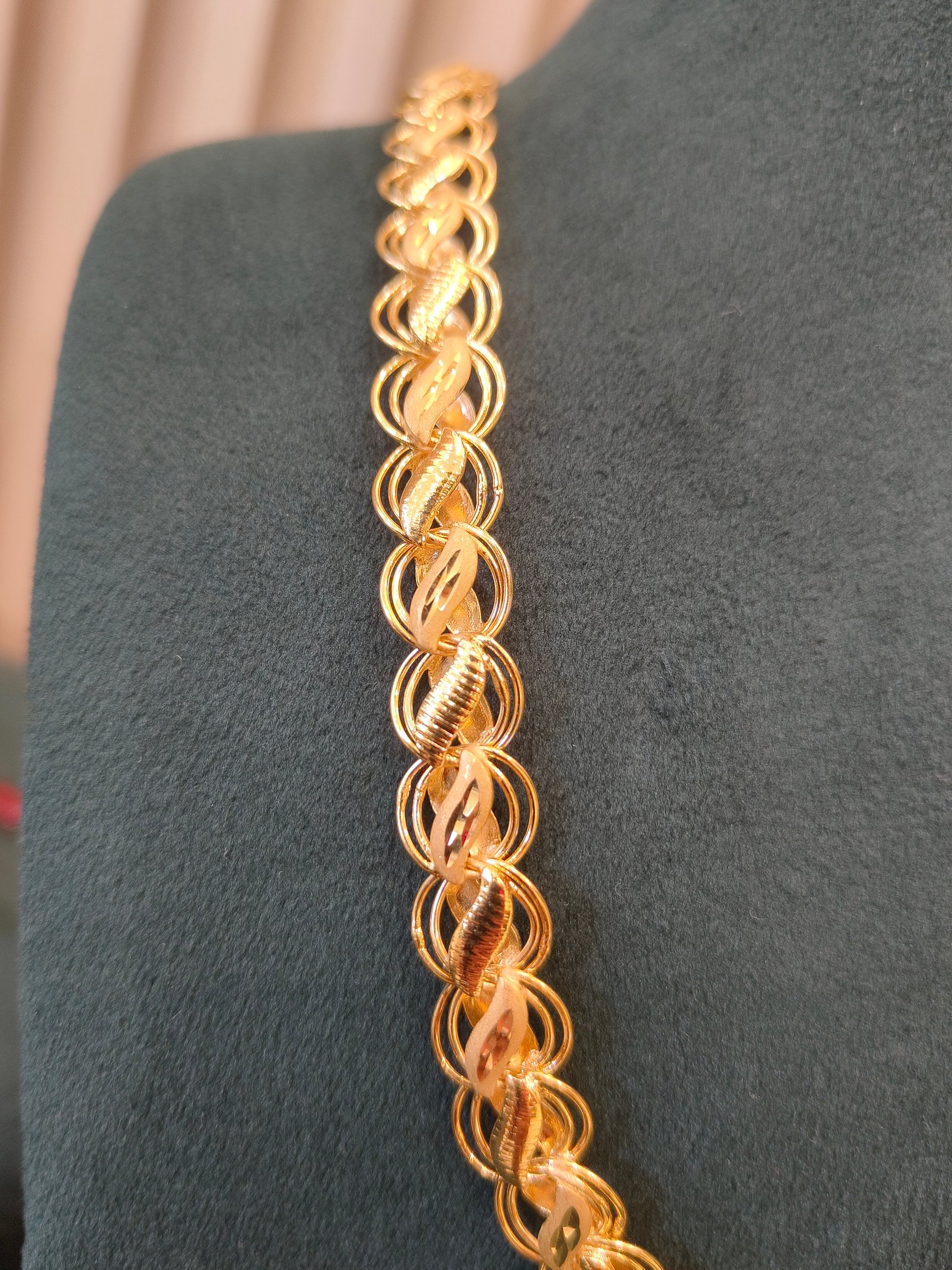 Distinguished 24 Karat Gold Twisted Rope Chain