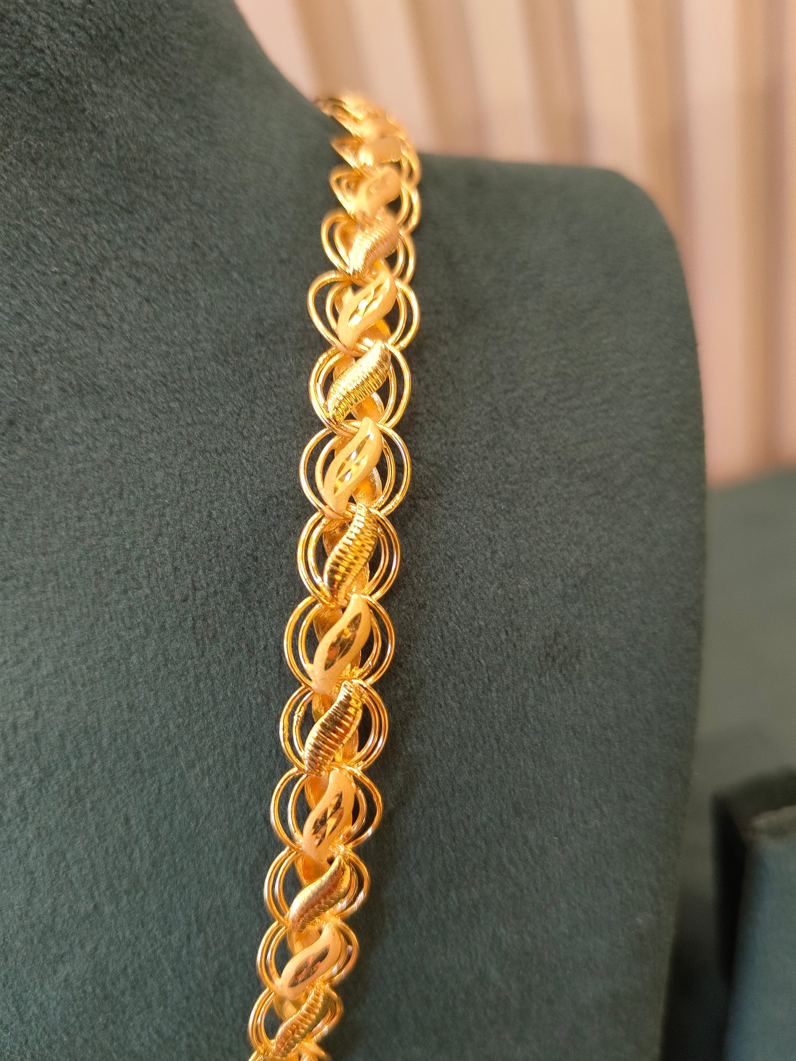 Distinguished 24 Karat Gold Twisted Rope Chain
