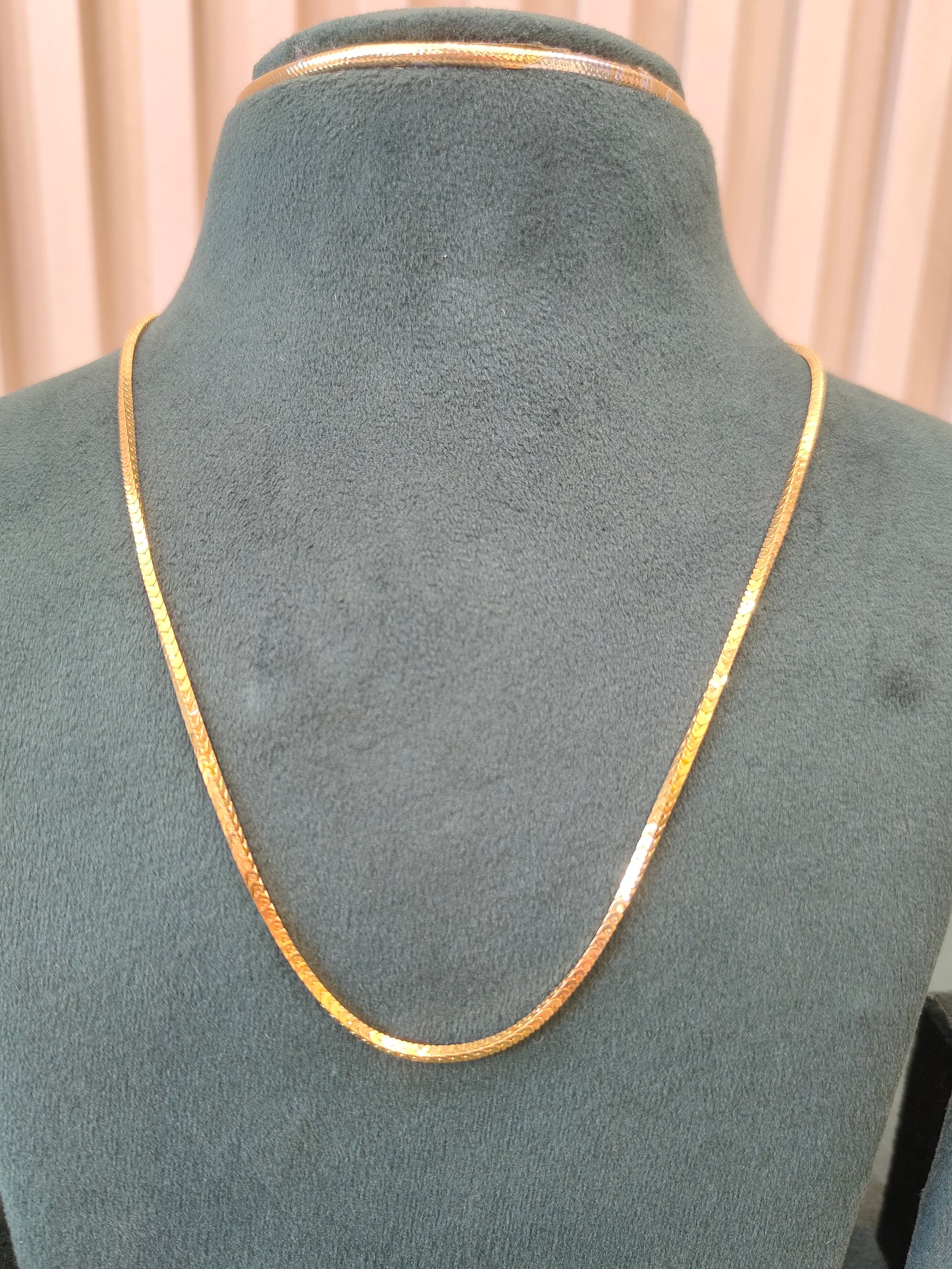 Sleek Gold Chain