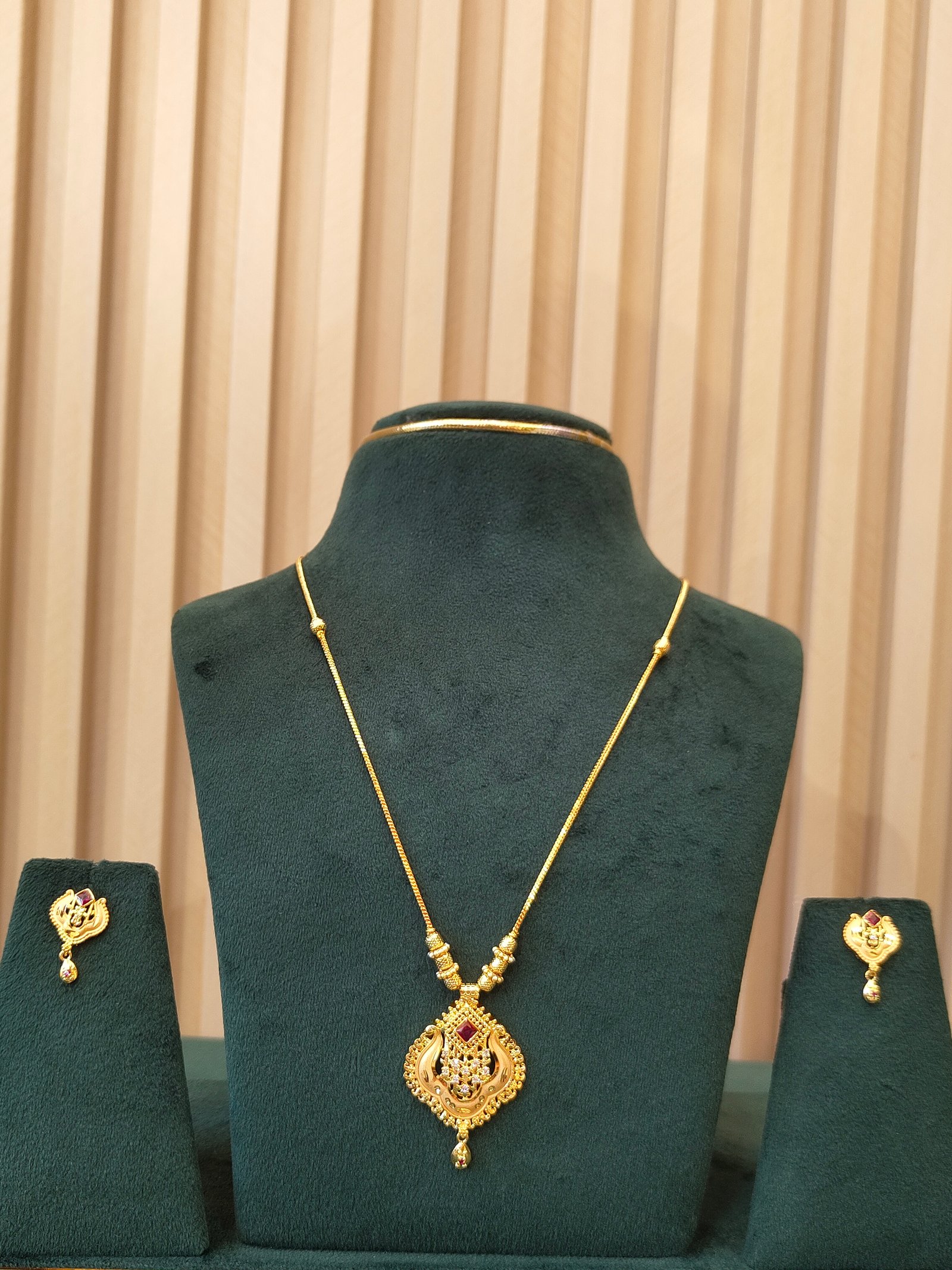 Heirloom Rhombus Gold Pendant and Earrings Set