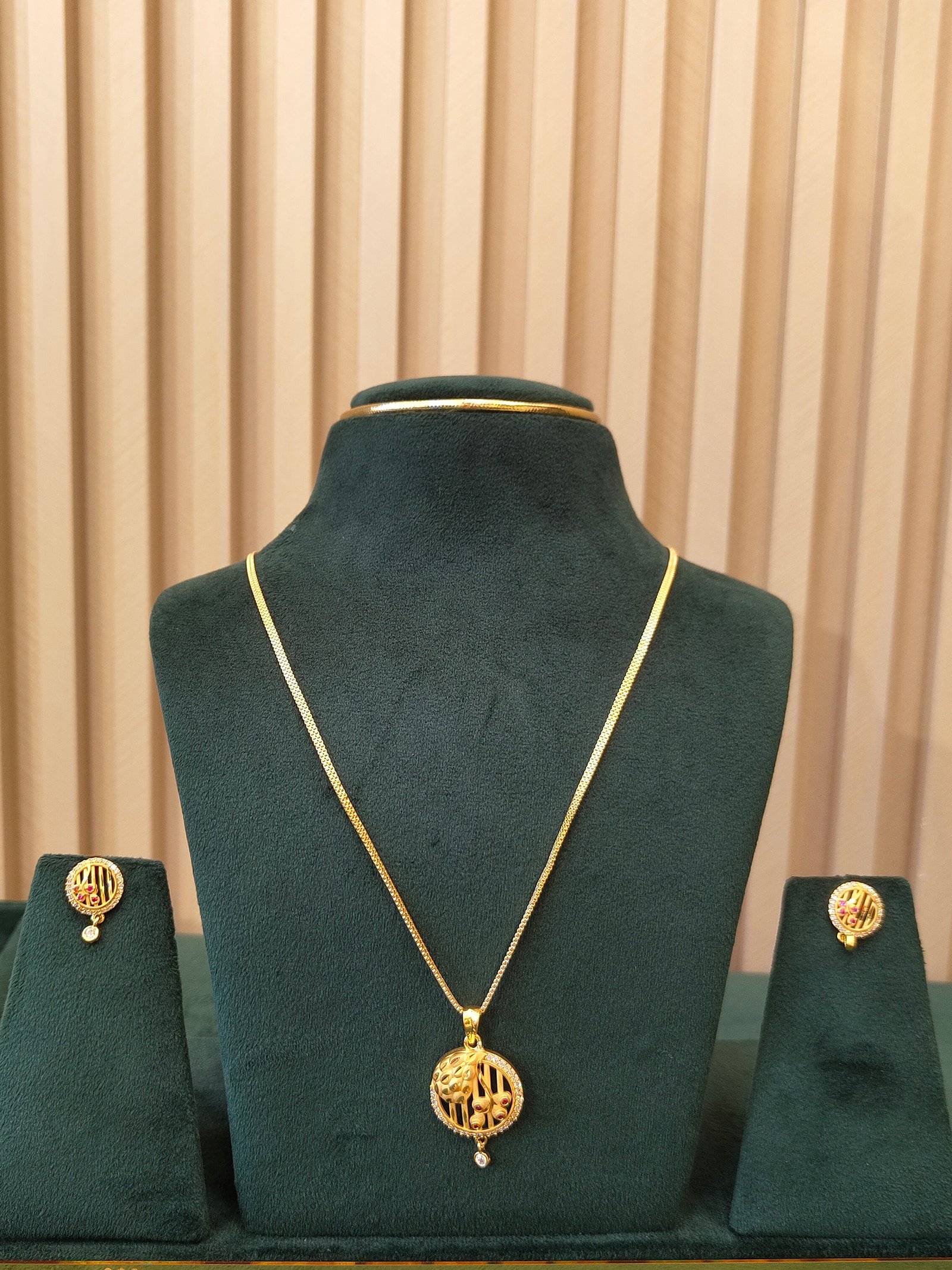 Floral Gold Pendant and Earrings Set