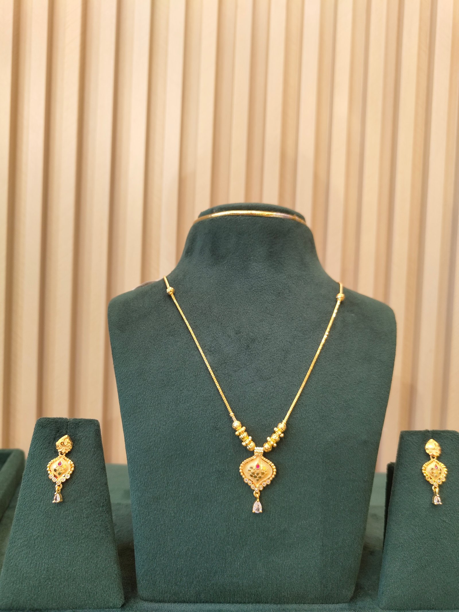 Crimson Leaf Gold Pendant and Earrings Set