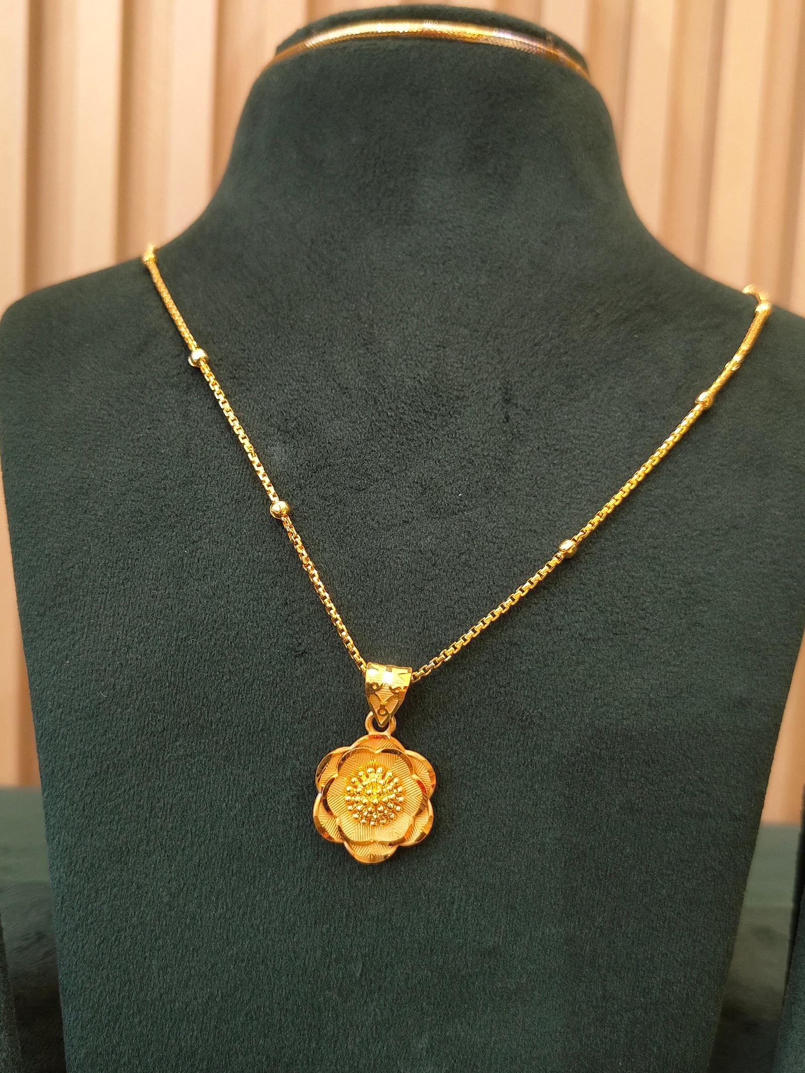 Fabulous Floral Gold Pendant and Earrings Set