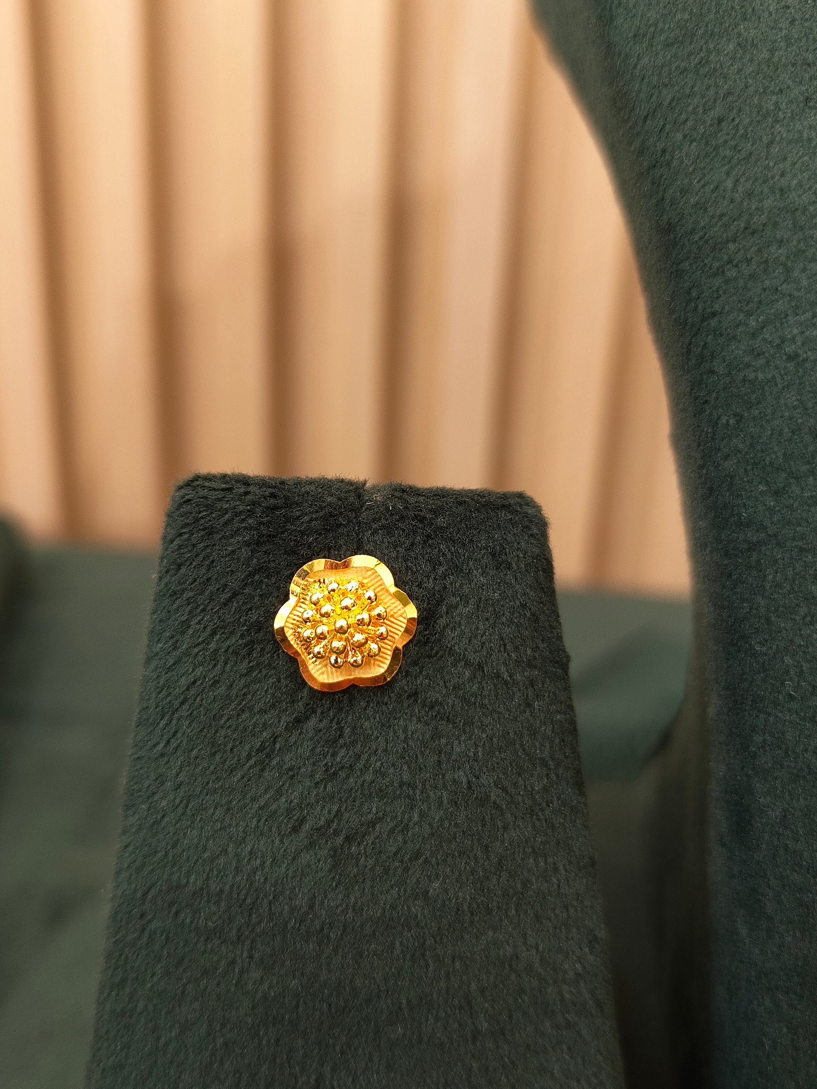 Fabulous Floral Gold Pendant and Earrings Set