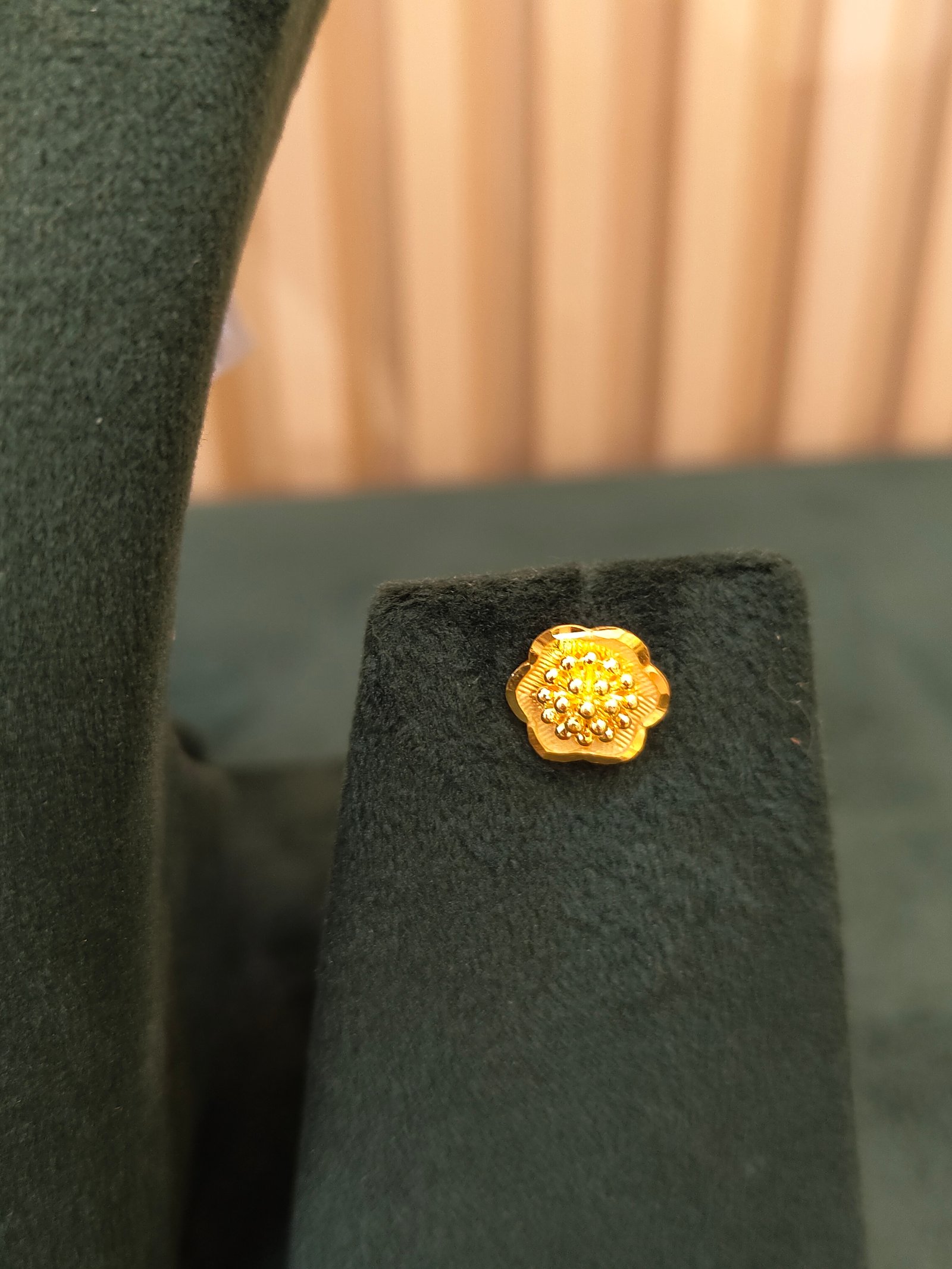 Fabulous Floral Gold Pendant and Earrings Set