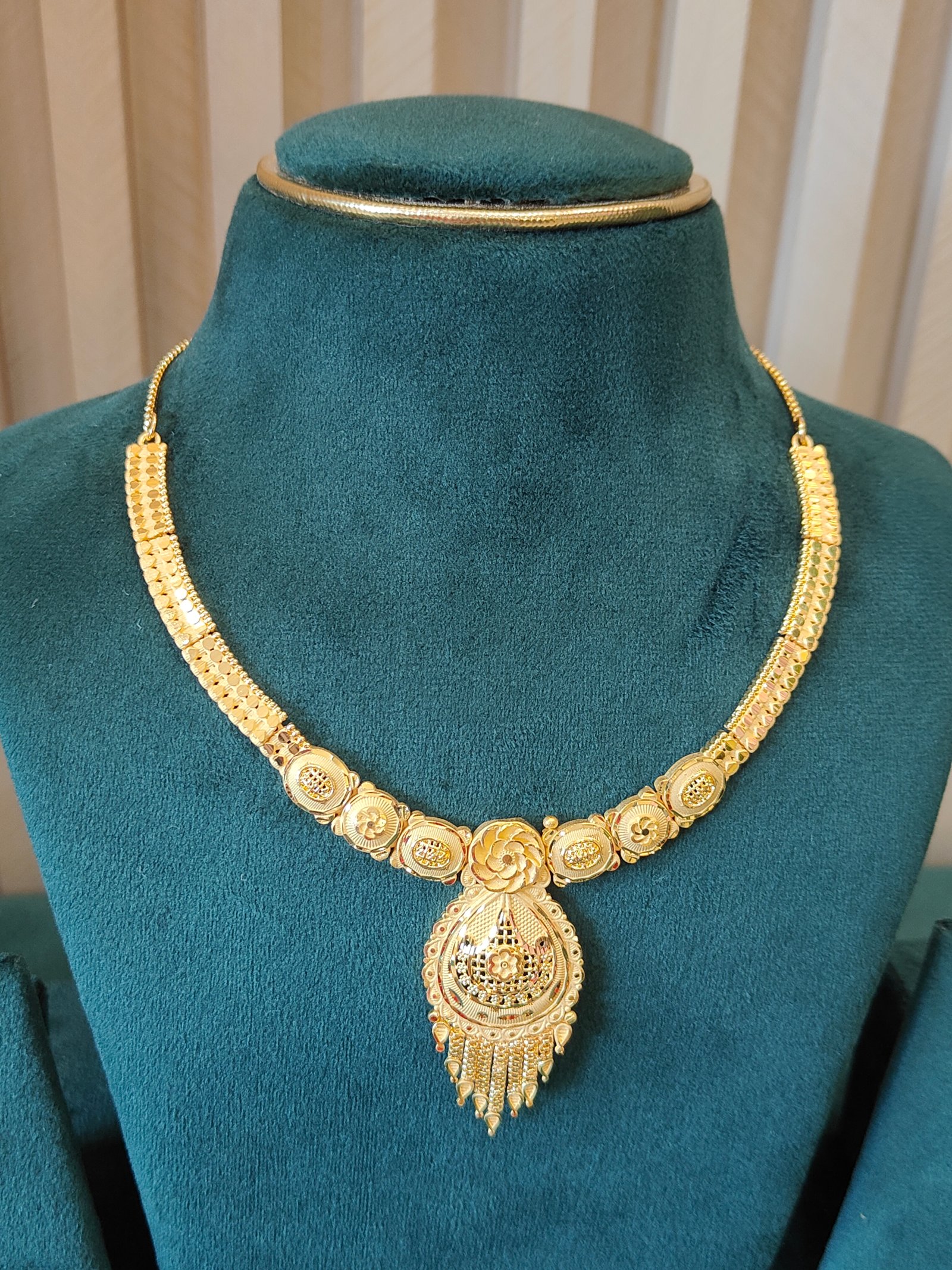 Royal Floral Gold Necklace Set