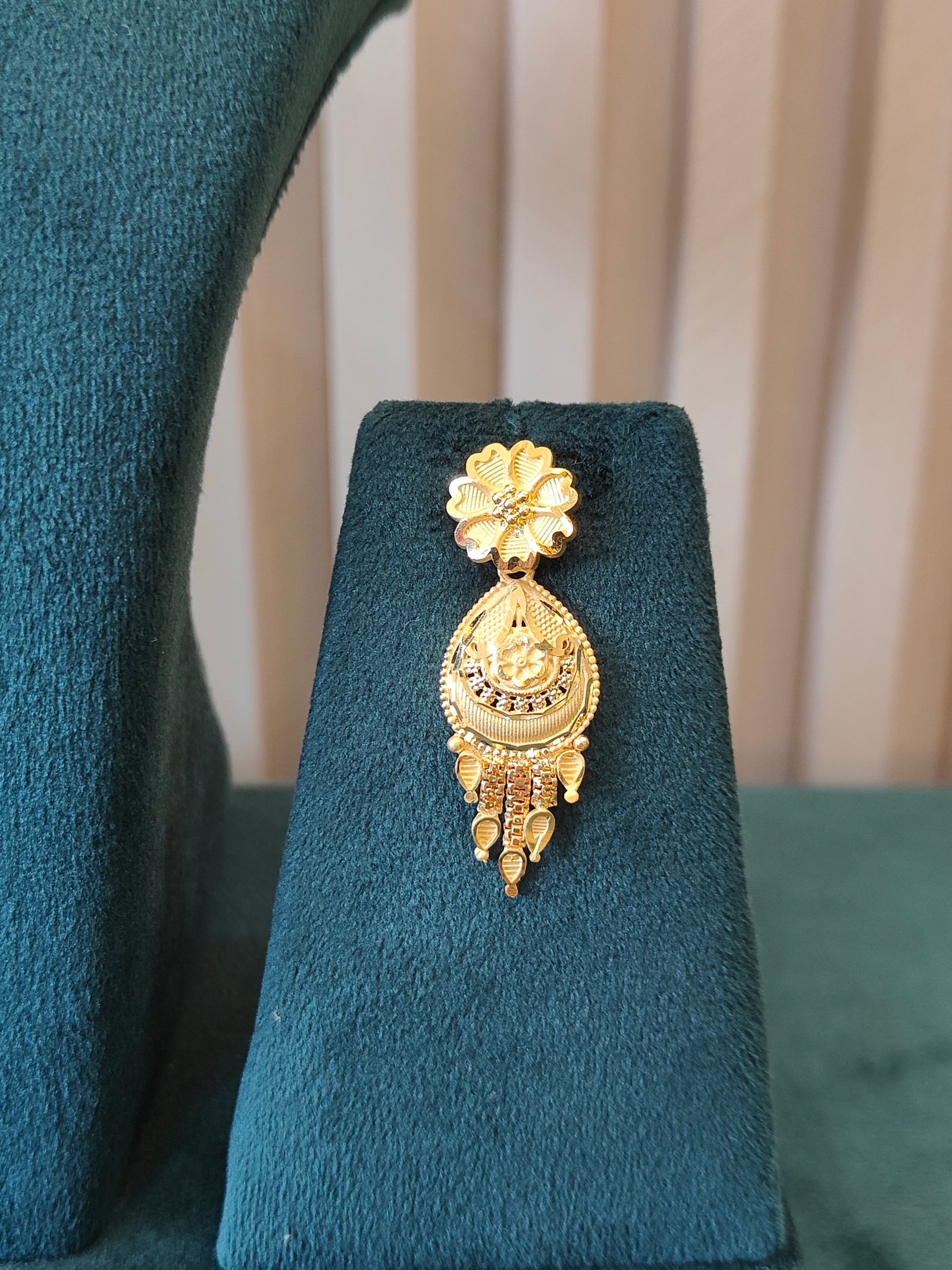 Royal Floral Gold Necklace Set