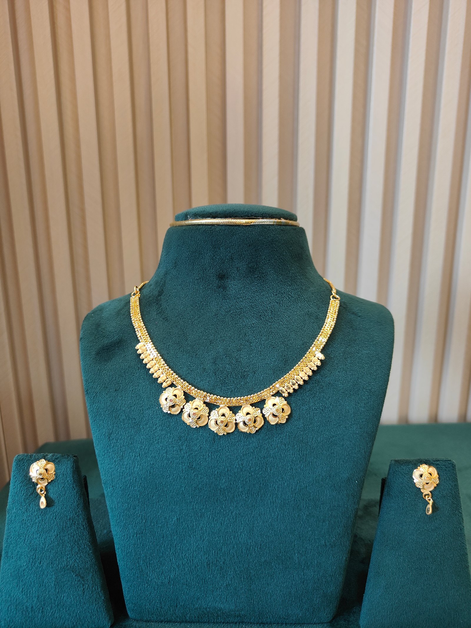 Floral Drape Gold Necklace Set