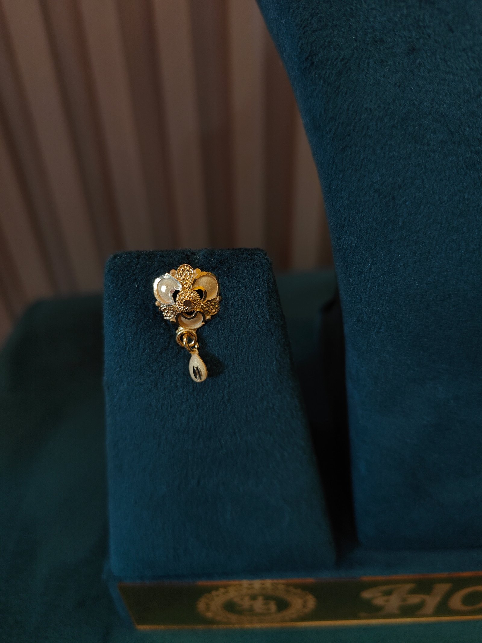 Floral Drape Gold Necklace Set