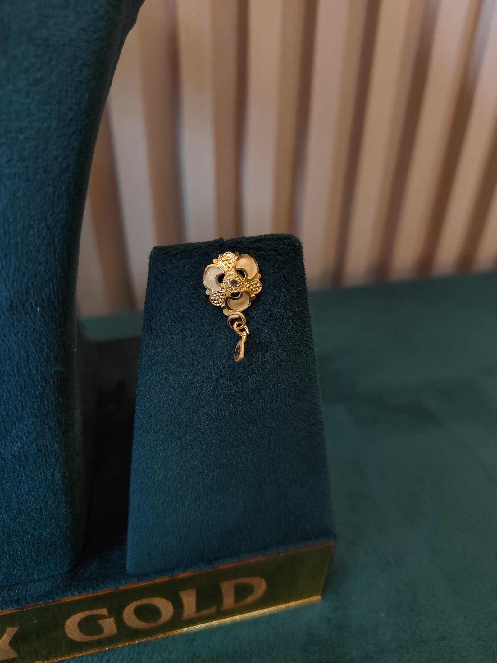 Floral Drape Gold Necklace Set