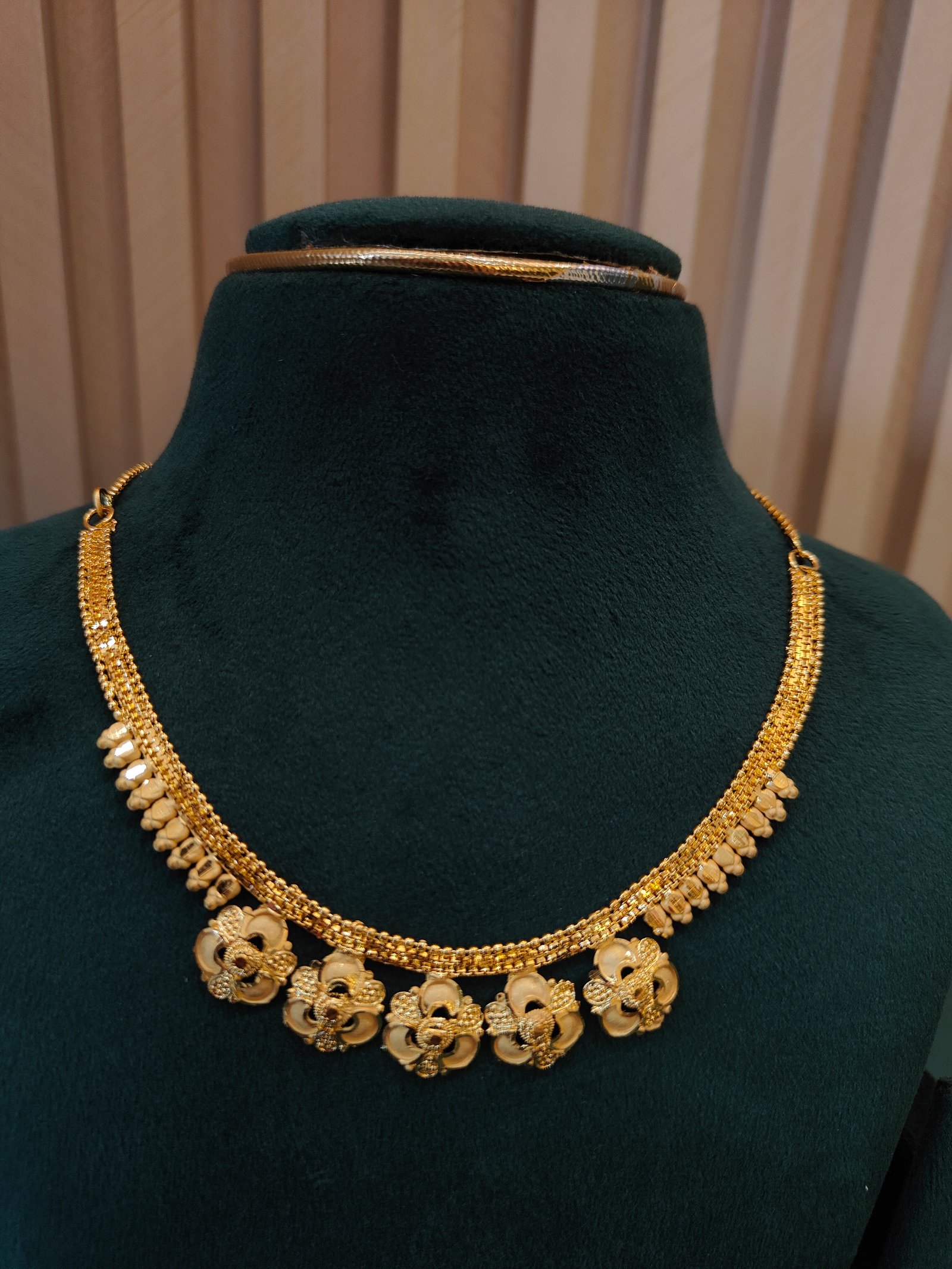 Floral Drape Gold Necklace Set