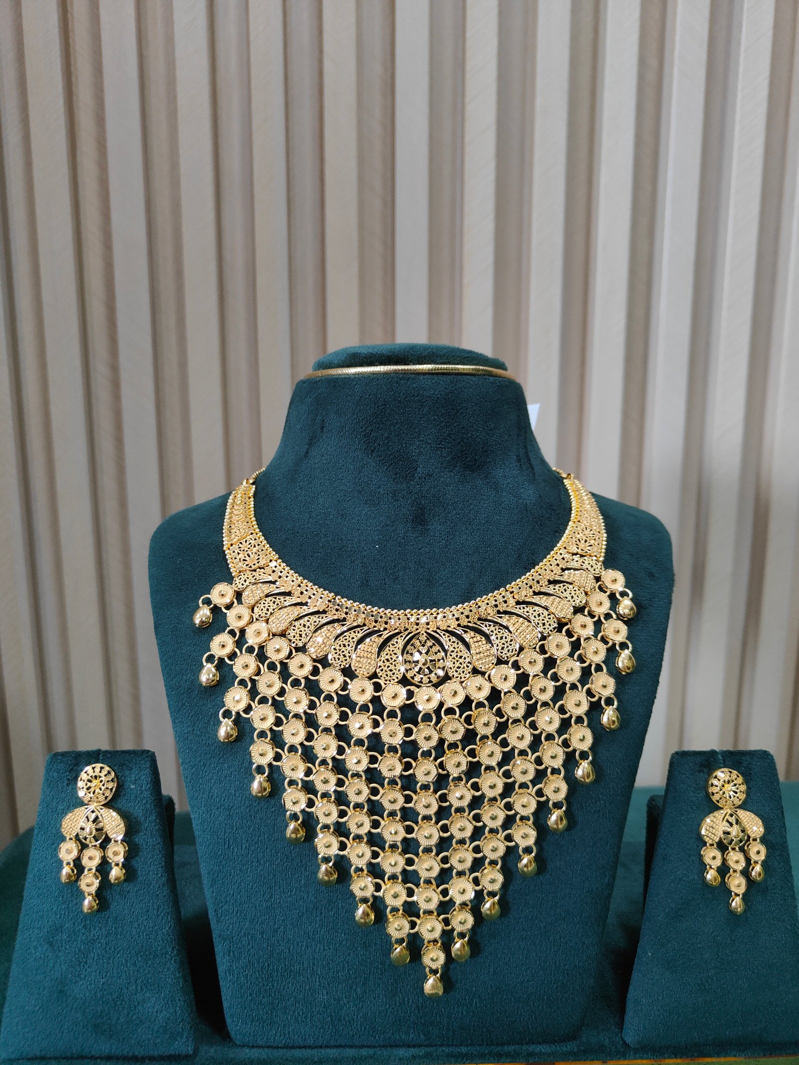 Mesmerising Disc Gold Necklace Set
