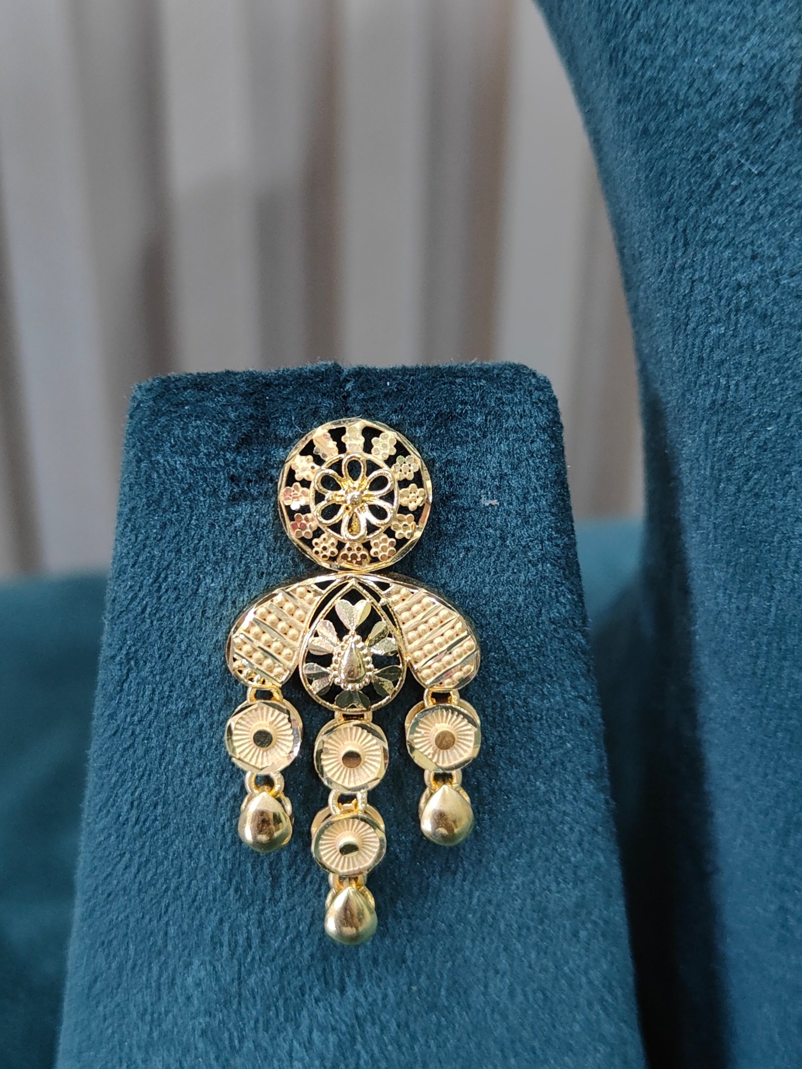 Mesmerising Disc Gold Necklace Set