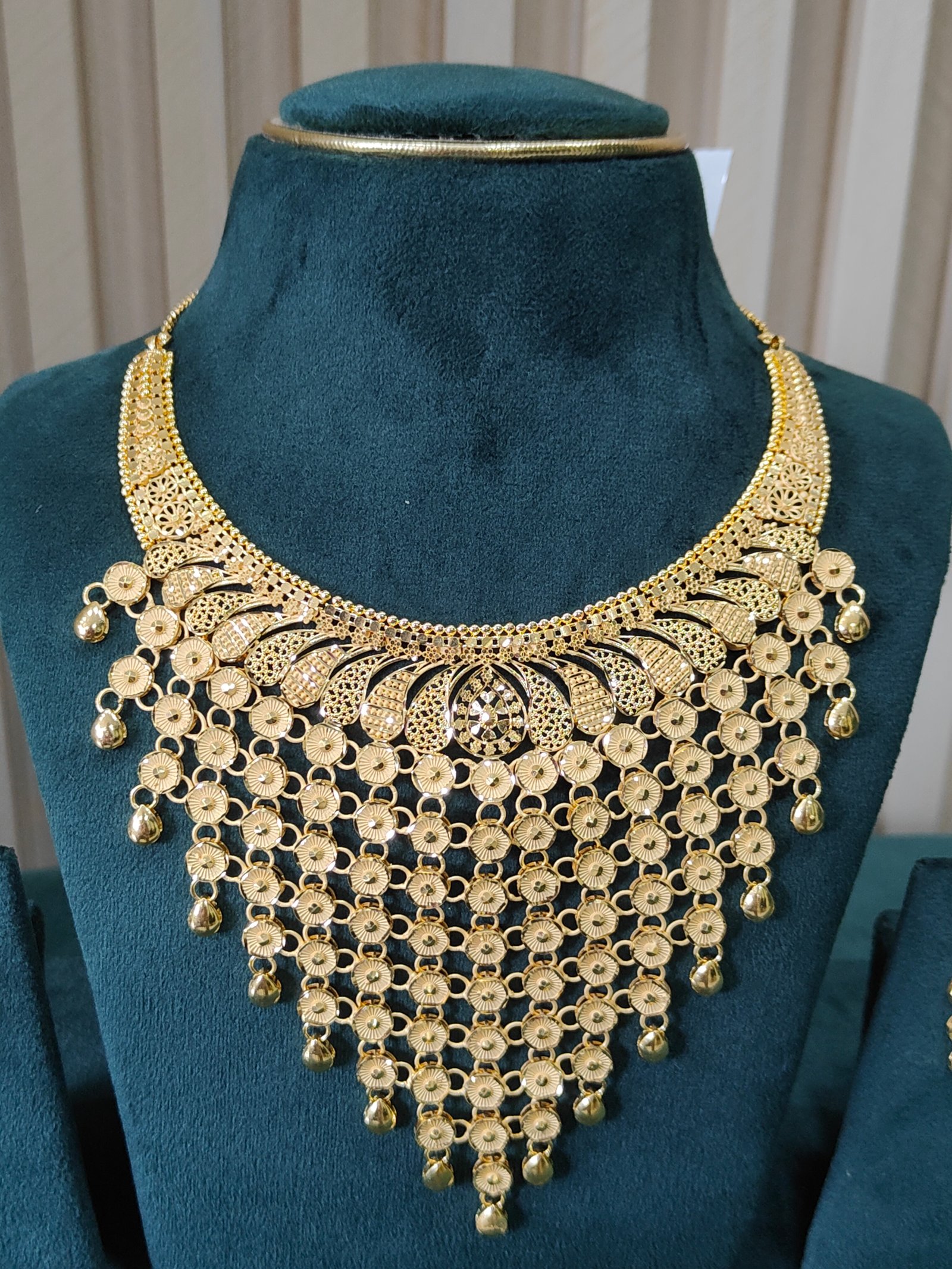 Mesmerising Disc Gold Necklace Set