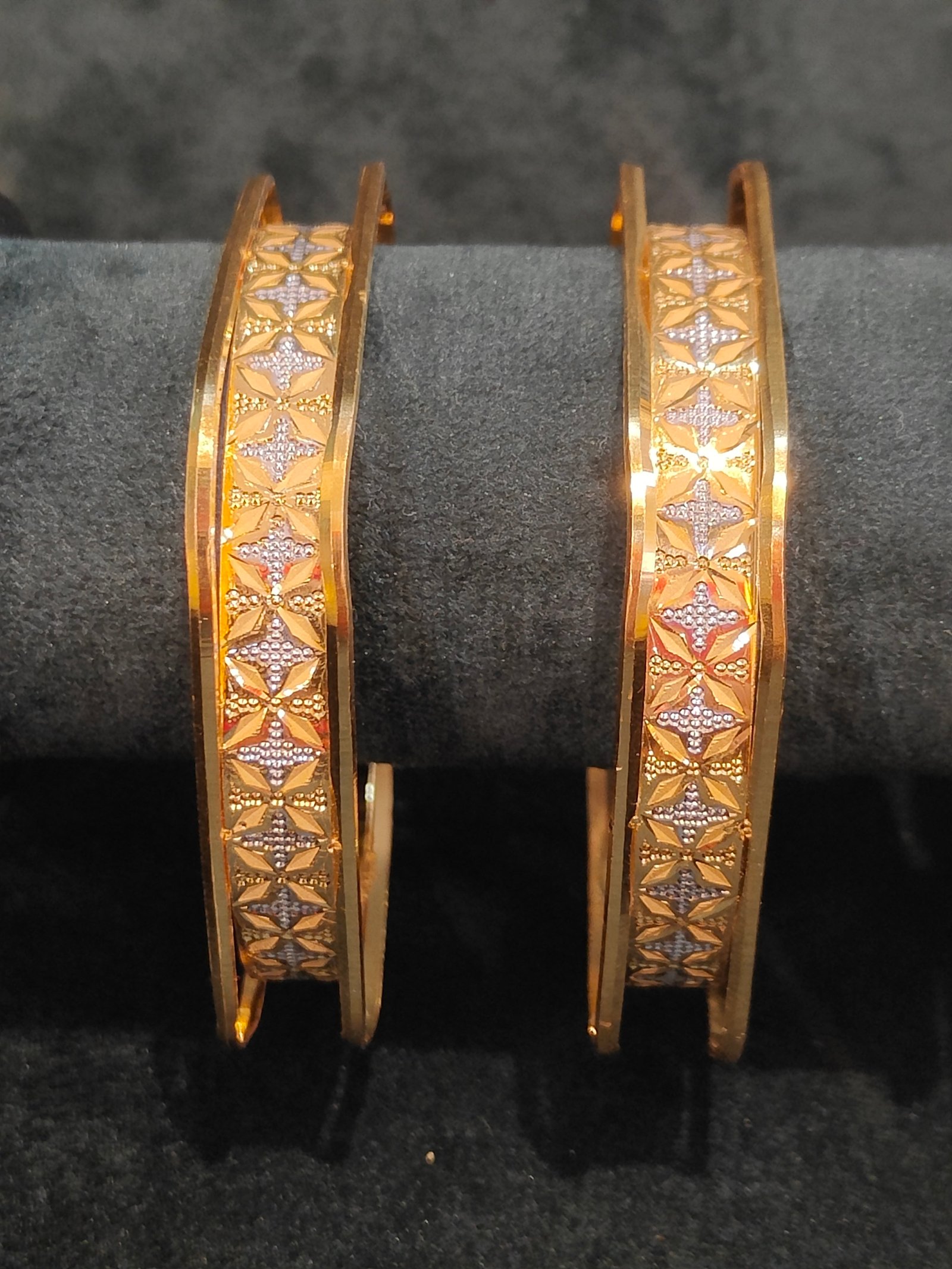 Lavish 2D Gold Rhombus Bangle