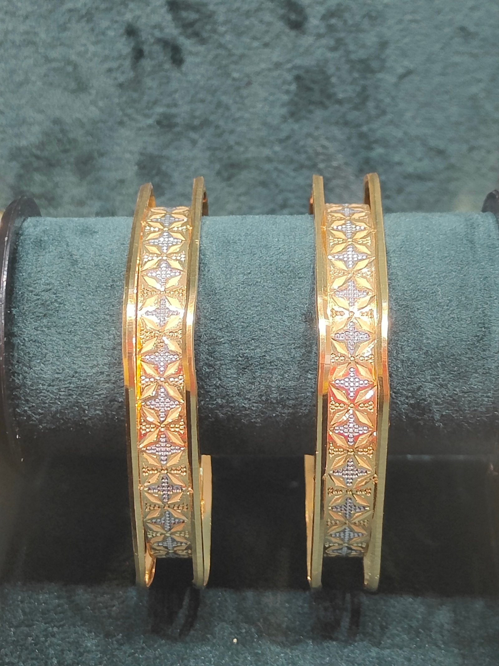 Lavish 2D Gold Rhombus Bangle