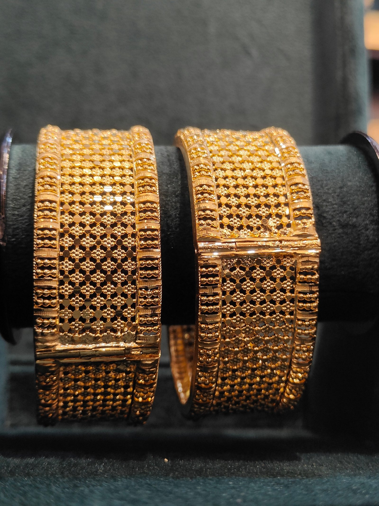 Jaalidaar Choor Gold Bangles