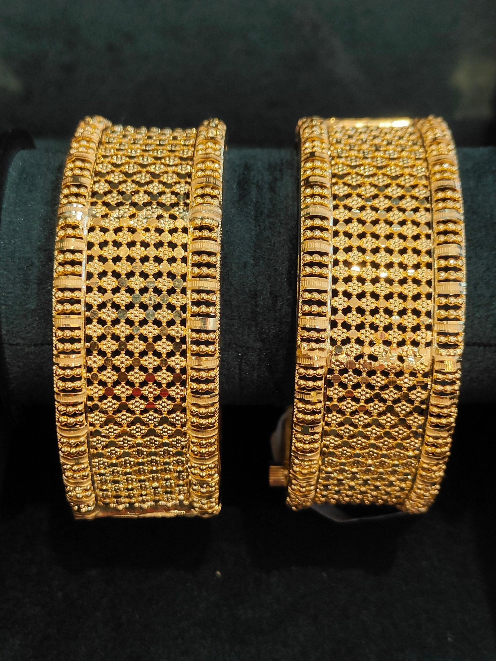 Jaalidaar Choor Gold Bangles