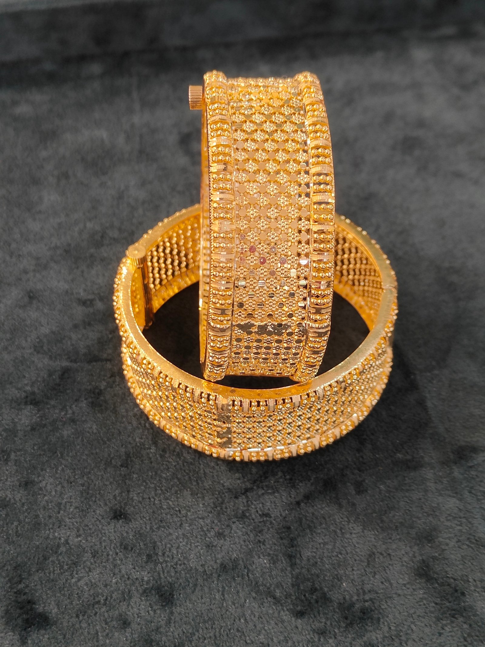 Jaalidaar Choor Gold Bangles