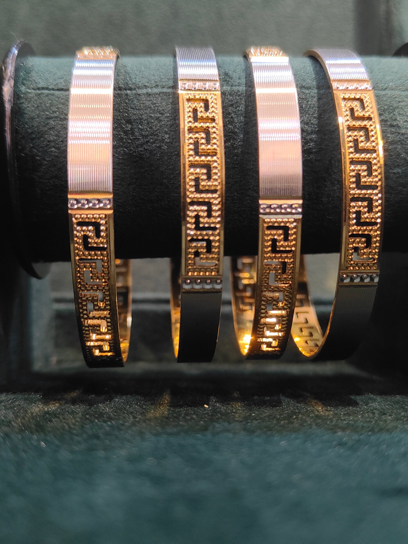 Cut Work Designer Gold Bangles