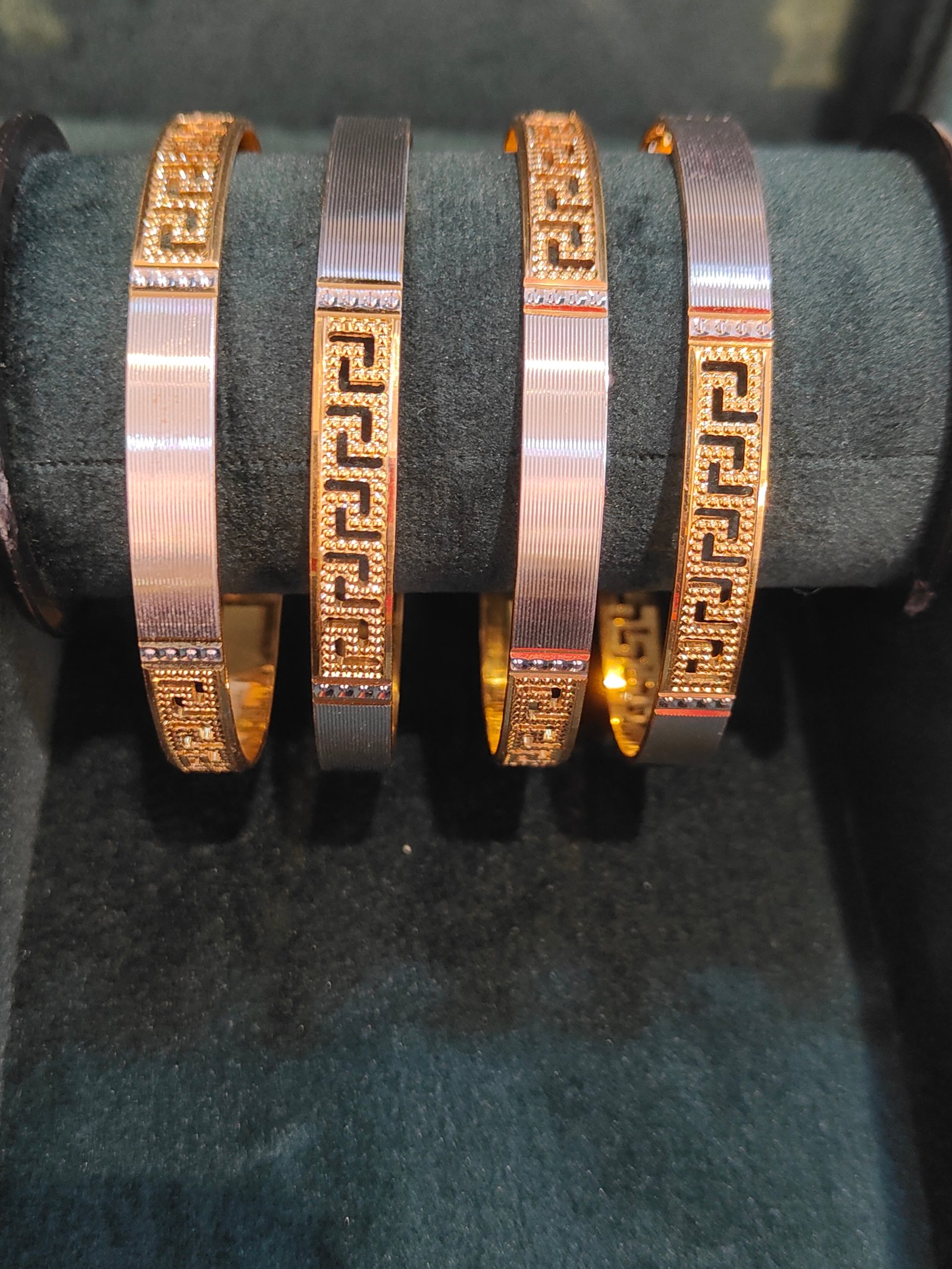Cut Work Designer Gold Bangles
