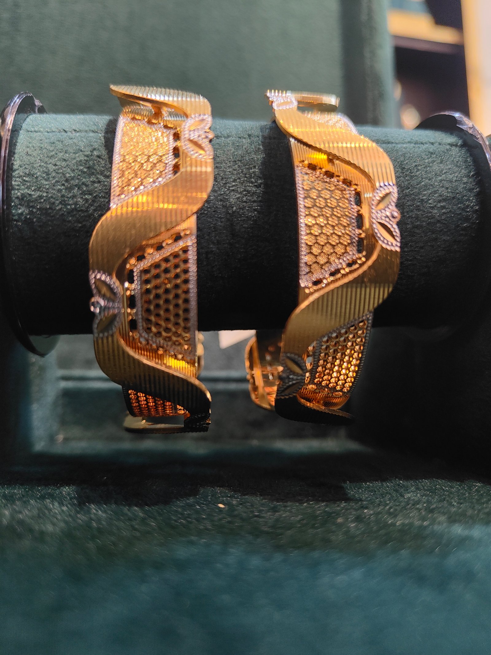 2D Wavy Jaalidaaar Bangles