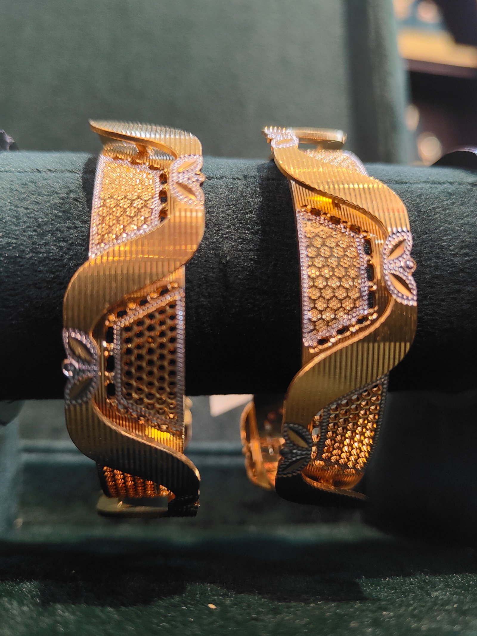 2D Wavy Jaalidaaar Bangles