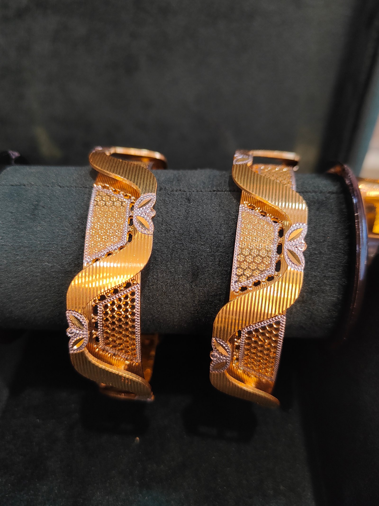 2D Wavy Jaalidaaar Bangles