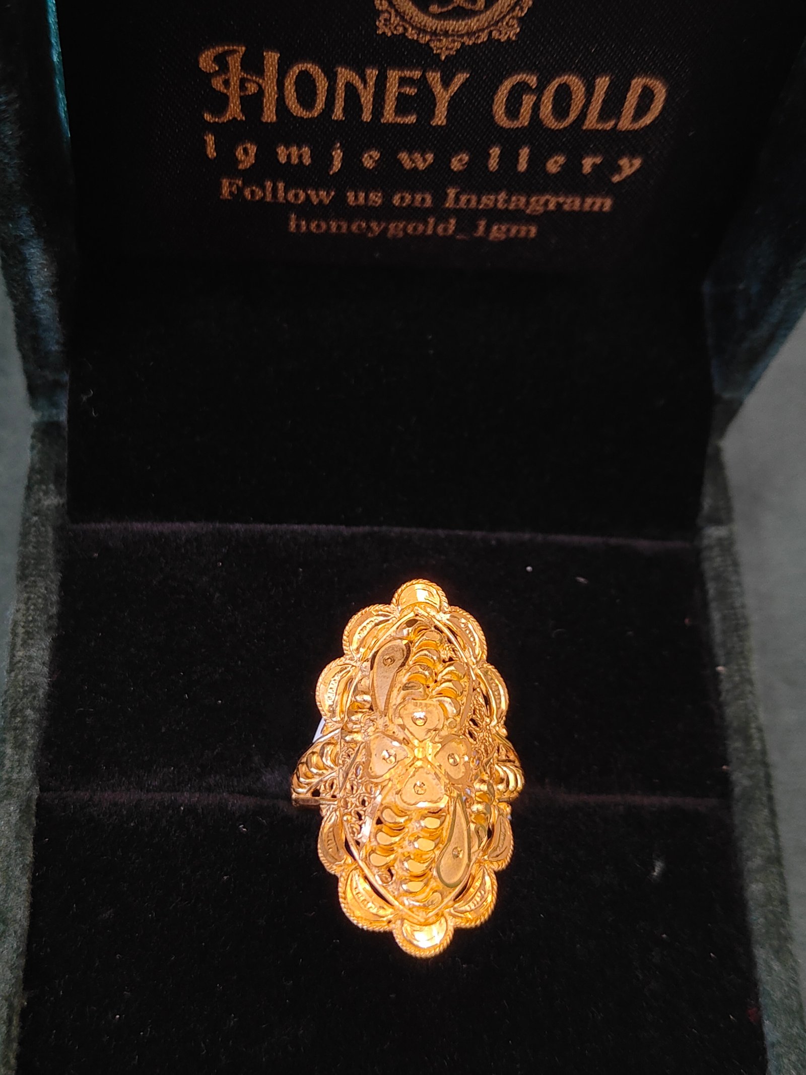 Antique Oval Gold Finger Ring