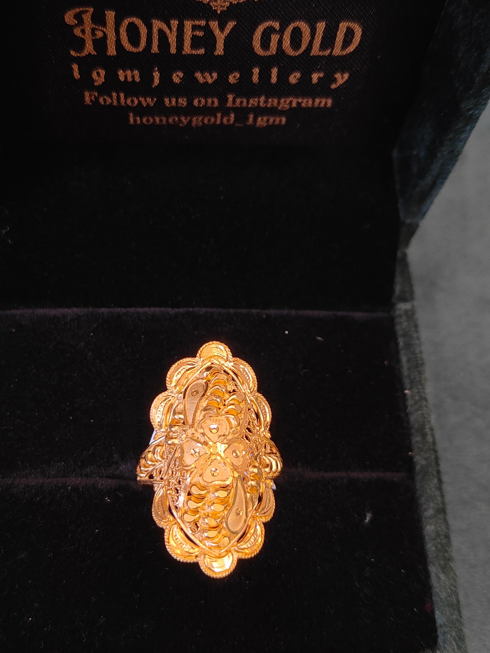 Antique Oval Gold Finger Ring